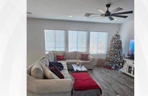Tolleson House | Avondale - Room
