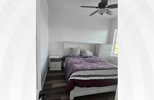 Tolleson House | Avondale - Room