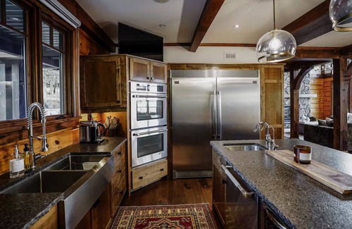 Selwyn Cottage | Award-Winning Luxury Waterfront Log Home Retreat!