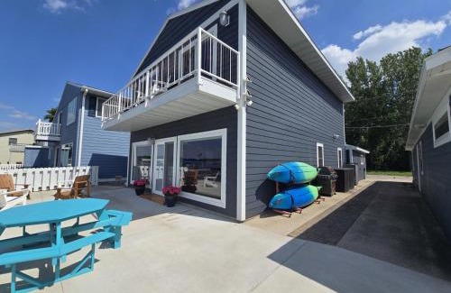Orleans House | AWave From It All lakefront on Big Spirit Lake