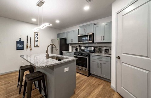North by Northwest House | Away From Home Retreat - 3BR 2BA - NW Lubbock
