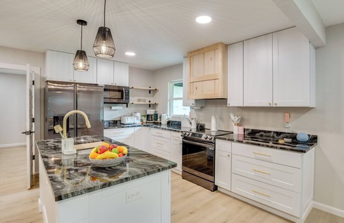 Paris House | ‘Away in Paris’ Retreat w/Workspace, 2 Mi to Dtwn