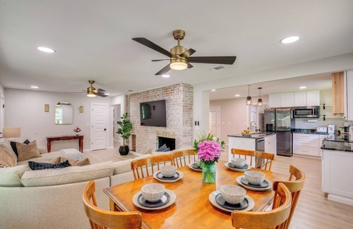 Paris House | ‘Away in Paris’ Retreat w/Workspace, 2 Mi to Dtwn