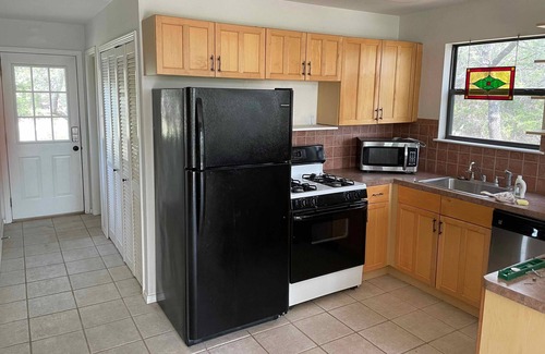 Lampasas House | Awesome 2 Bedroom Secluded Cottage with spectacular sunsets