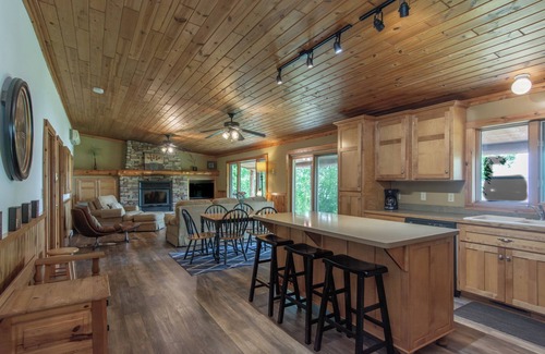 Lake Edward Township Cabin | Awesome 3 Bedroom Cabin with Spectacular Lake View!
