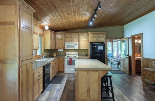 Lake Edward Township Cabin | Awesome 3 Bedroom Cabin with Spectacular Lake View!