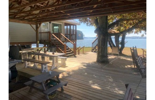 Cedar Bluff House | Awesome 4 Bed/2 Bath on Private Point, Spectacular Lake Views!