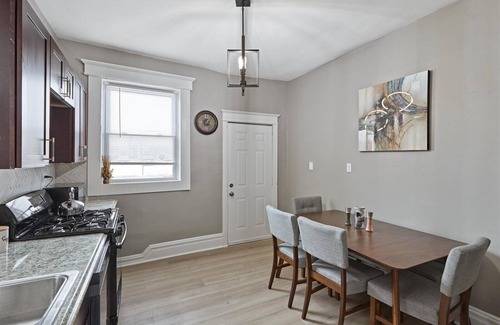 St. Louis House | AWESOME 5 bedroom 1910 Dynasty in St. Louis-LOOP, WASHU, FOREST PARK, & PAGEANT!