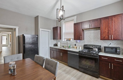 St. Louis House | AWESOME 5 bedroom 1910 Dynasty in St. Louis-LOOP, WASHU, FOREST PARK, & PAGEANT!