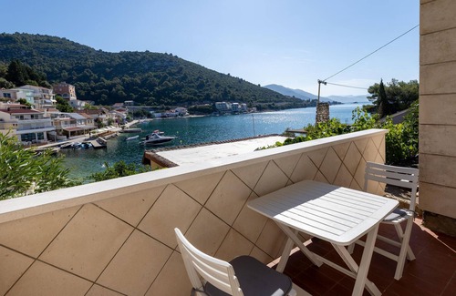 Duboka Apartment | Awesome apartment in Duboka with house sea view