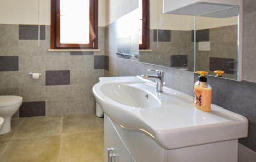 Ponte Rio House | Awesome Apartment In Terre Roveresche