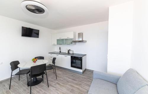 Stanici Apartment | Awesome Apartment In Stanici With Wifi