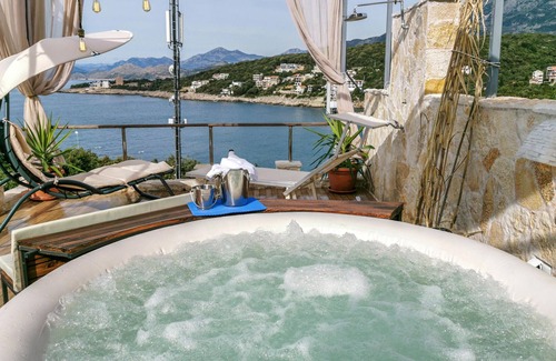 Utjeha Apartment | Awesome apartment in Utjeha with WiFi