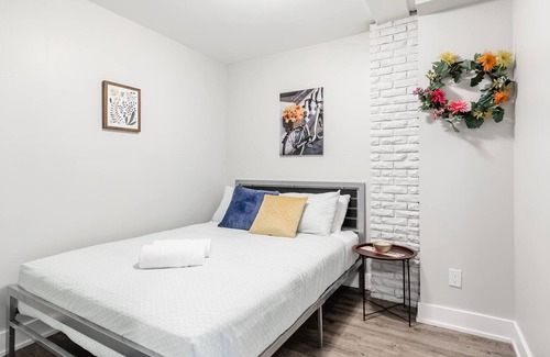 Central Hamilton Apartment | Awesome Apartment on James St North