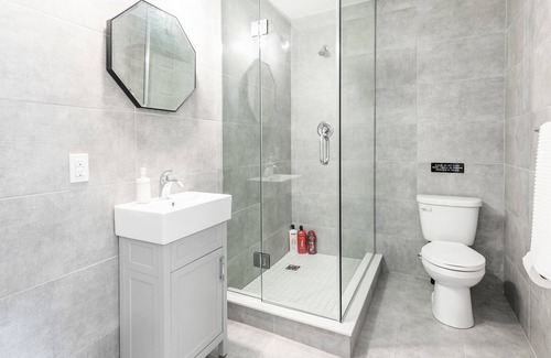 Central Hamilton Apartment | Awesome Apartment on James St North