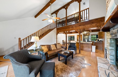 Center Point House | Awesome Comfort River House