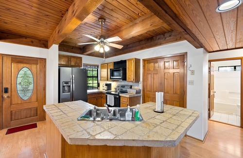 Center Point House | Awesome Comfort River House