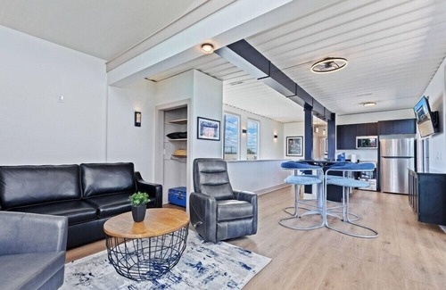 Babe Denny Apartment | Awesome Custom Built Home. Perfect Indy Location!