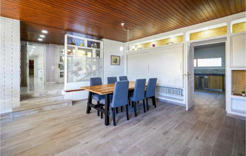Sant Andreu de Llavaneres House | Awesome Home In St Andreu Dllavaneres