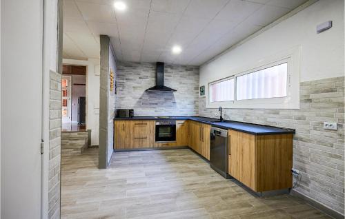 Sant Andreu de Llavaneres House | Awesome Home In St Andreu Dllavaneres