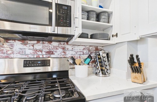 Albany House | Awesome Family Home Now with AC!