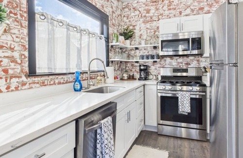 Albany House | Awesome Family Home Now with AC!