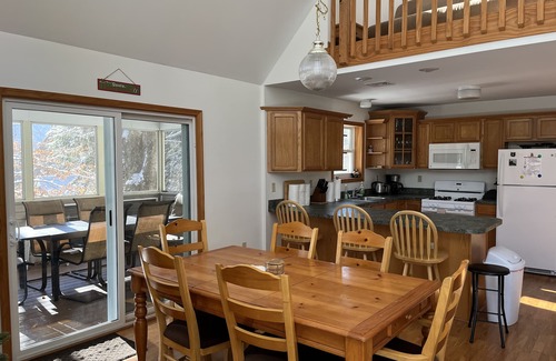 Pocono Lake Ski Chalet | Awesome Fully Equipped Arrowhead Lake Chalet - Fast WiFi - Book Now!