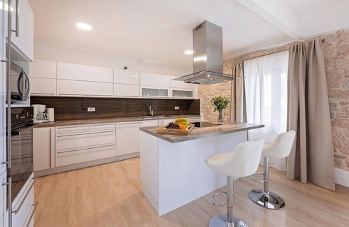 Kastelir-Labinci House | Awesome home in Kastelir-Labinci