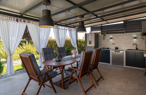 Kastelir-Labinci House | Awesome home in Kastelir-Labinci