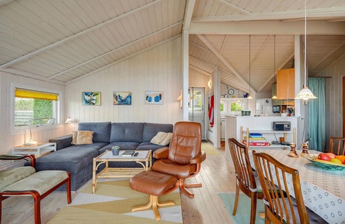 Allingabro House | Awesome home in Allingåbro with kitchen