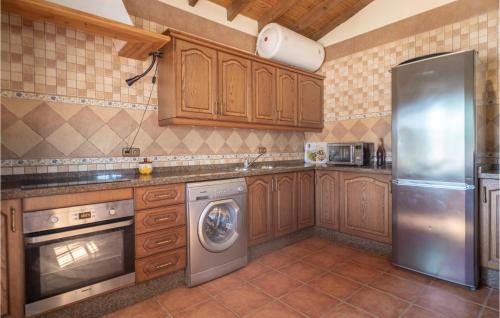 Almachar House | Awesome Home In Almachar With Wifi
