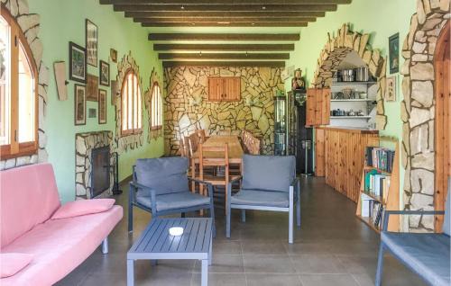 La Riera de Gaia House | Awesome Home In Ardenya With Wifi