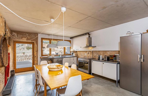 Ariany House | Awesome home in Ariany