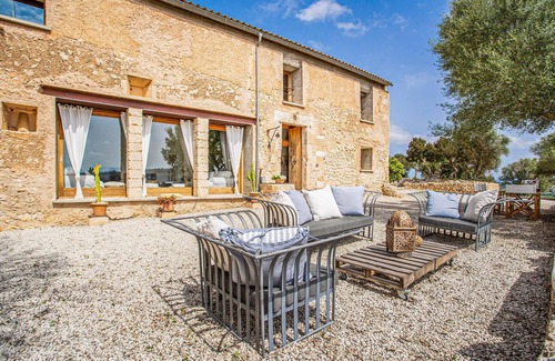 Ariany House | Awesome home in Ariany
