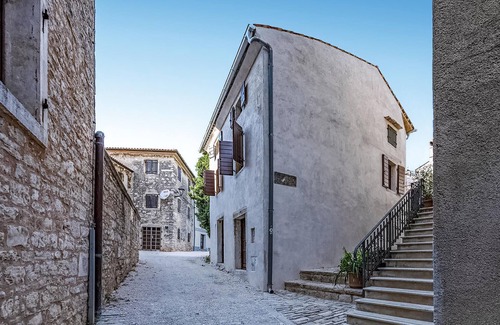 Bale House | Awesome home in Bale with WiFi