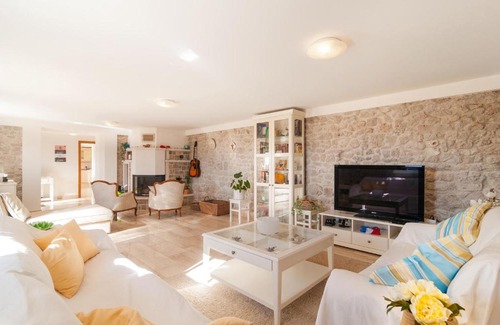 Cista Provo House | Awesome home in Cista Provo with WiFi, Private swimming pool and Heated swimming pool