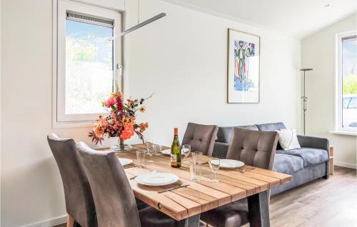 De Heen House | Awesome Home In De Heen With Wifi