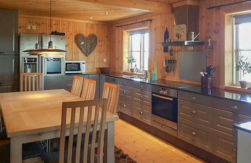 Tørdal House | Awesome home in Drangedal with sauna