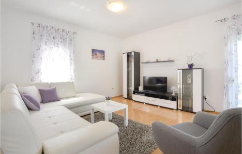 Dugopolje House | Awesome Home In Dugopolje With Sauna