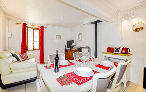 Dun House | Awesome Home In Dun With Wifi