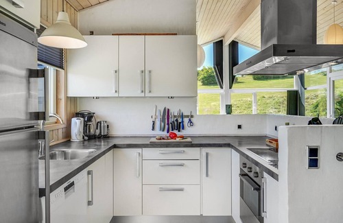 Lyngsbæk Strand House | Awesome home in Ebeltoft with WiFi