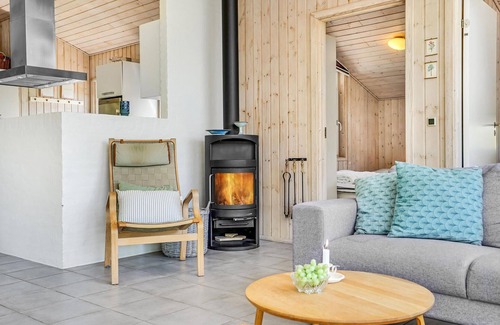 Lyngsbæk Strand House | Awesome home in Ebeltoft with WiFi