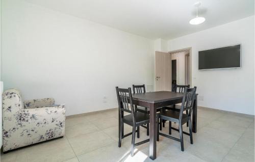 Farindola House | Awesome Home In Farindola With Kitchen
