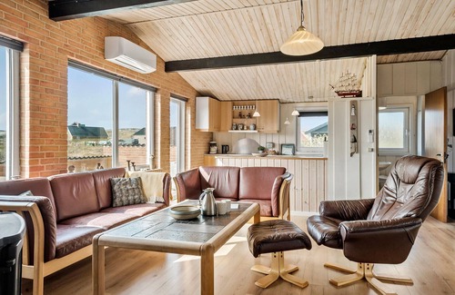 Vrist Strand House | Awesome home in Harboøre with WiFi