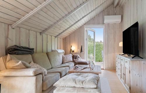 Hejlsminde Strand House | Awesome Home In Hejls With Wifi