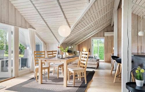 Hejlsminde Strand House | Awesome Home In Hejls With Wifi