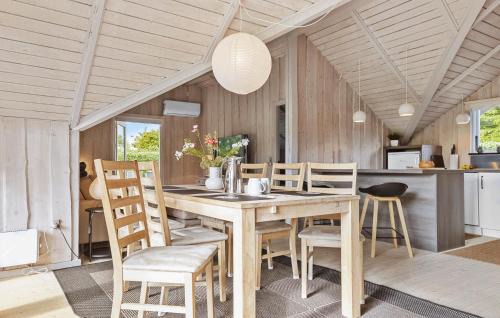Hejlsminde Strand House | Awesome Home In Hejls With Wifi