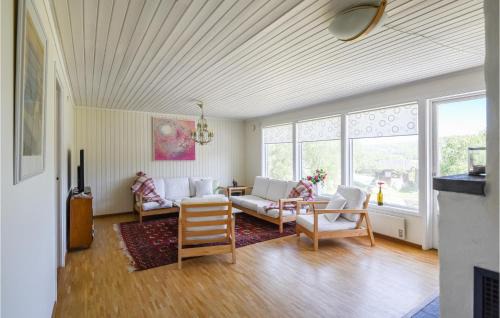 Apelgarden House | Awesome Home In Hjälteby With Wifi