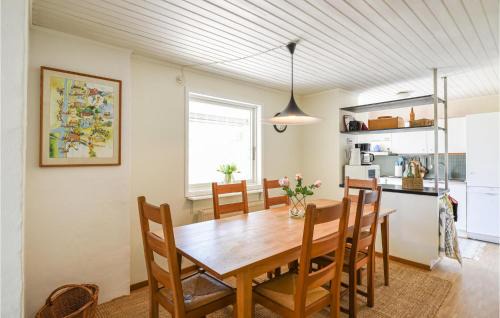 Apelgarden House | Awesome Home In Hjälteby With Wifi