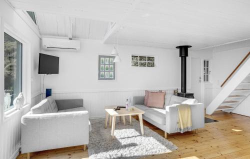 Hobro House | Awesome Home In Hobro With Kitchen
